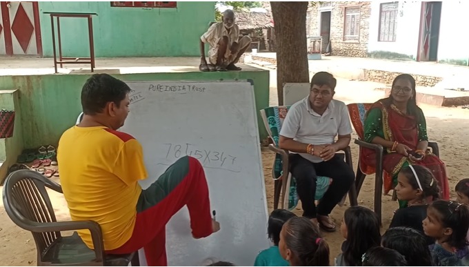 Krishna Chaturvedi (without hands), Tuition Center, Karauli